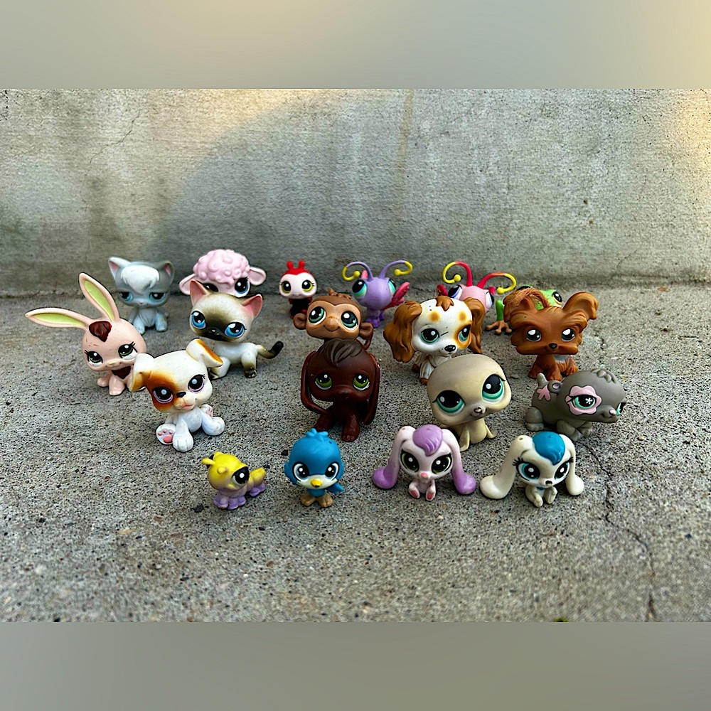 Littlest Pet Shops LPS 19 figures lot